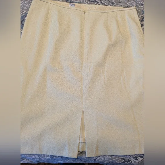 Tahari yellow suit with cute bow - Picture 7 of 11